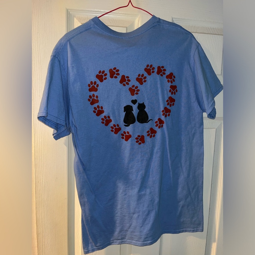 blue gildan tshirt